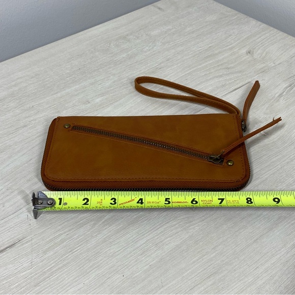 Free People Boho Camel Vegan Leather Zip Wallet Wristlet Fall Women’s - Picture 4 of 4